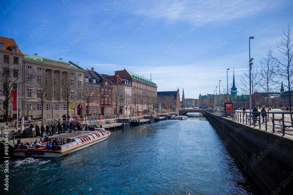 Fototapeta premium Touristic boat in a copenhagen channel in the middle of the city center