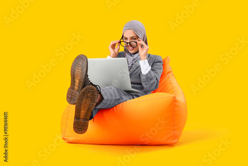 Young Muslim businesswoman ...