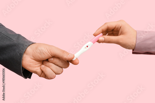 Couple with pregnancy test ...