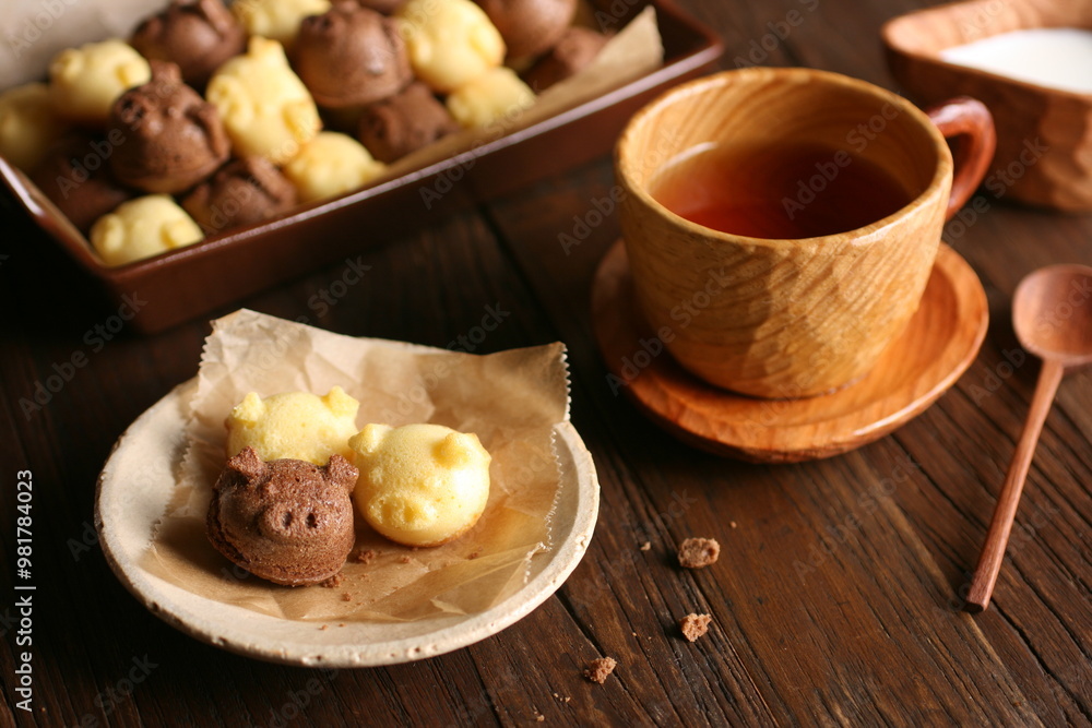 茶菓子 動物型のプチマドレーヌと紅茶 Petit cakes in the shape of animals 茶菓子 動物型のプチマドレーヌと紅茶 Petit cakes in the shape of animals