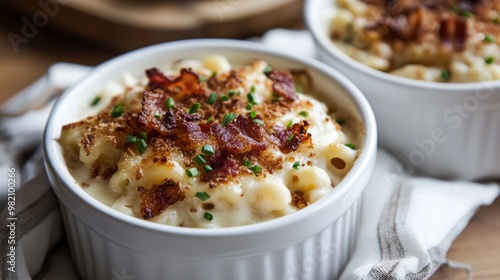 Creamy Macaroni and Cheese with Crispy Bacon Topping