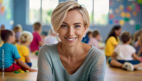 Kindergärtnerin im Kindergarten