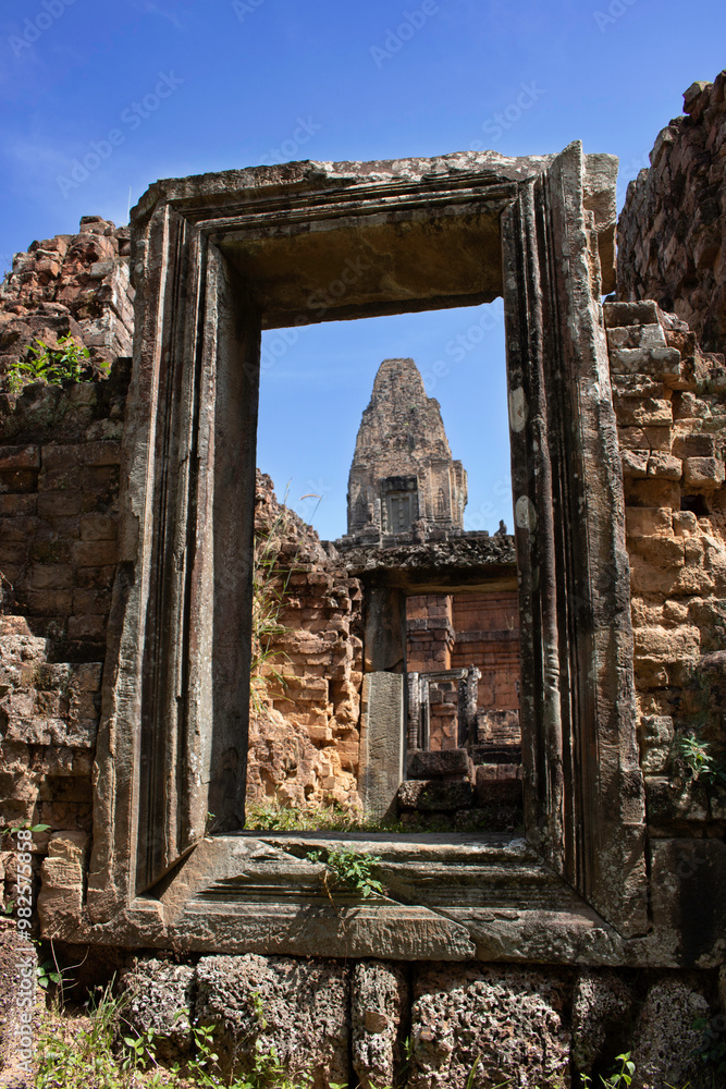 Naklejka premium Window in a temple in Angkor Wat
