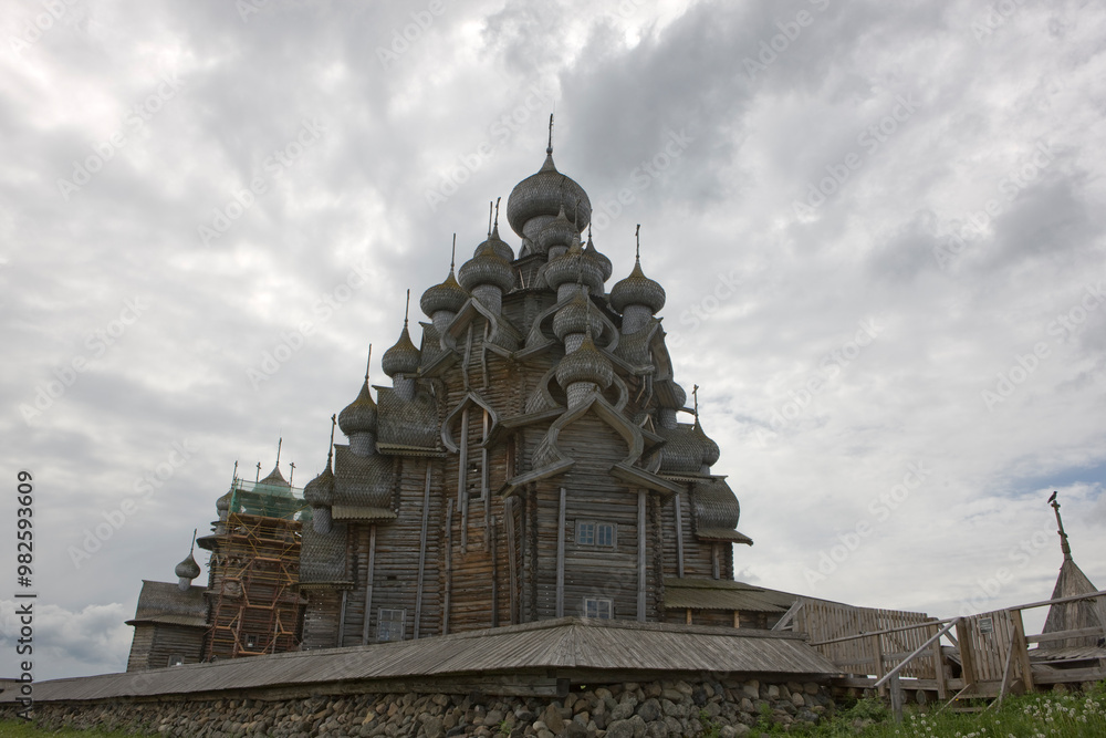 Fototapeta premium Russia Karelia Kizhi Transfiguration Church on a cloudy summer day