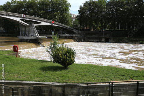 Barrage écluse de Saint-Maurice sur la Marne photo