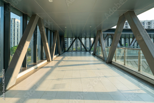 Obraz na płótnie Financial district office building pedestrian bridge passage w salonie