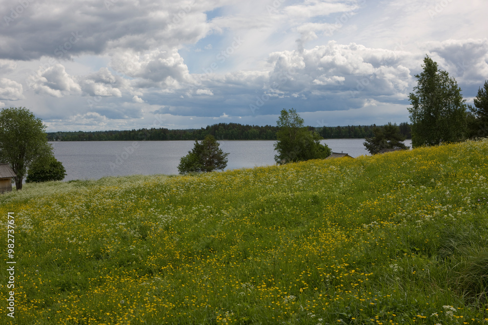 Obraz premium Russia Karelia Lake Onega on a cloudy summer day