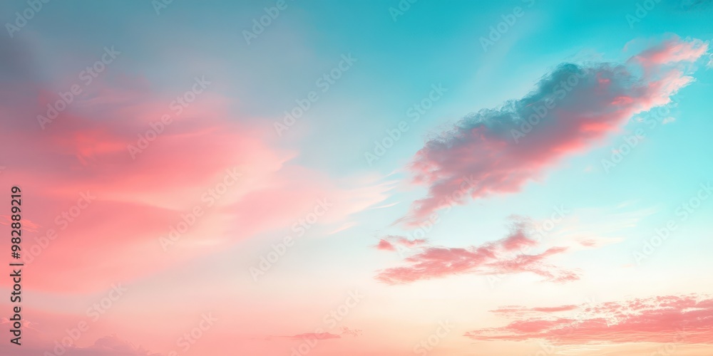 Obraz premium Serene Sky at Sunrise with Pink and Blue Hues