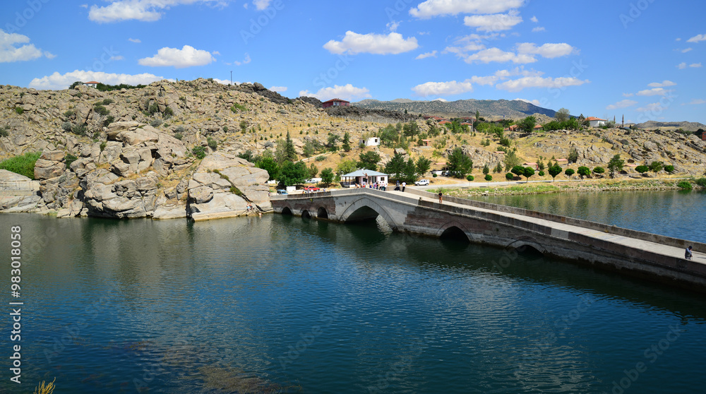 Cesnigir Bridge, located in Karakecili, Kirikkale, Turkey, was built in the 13th century.
Cesnigir Bridge, located in Karakecili, Kirikkale, Turkey, was built in the 13th century.