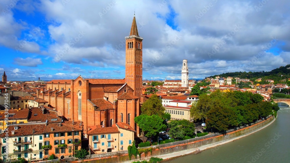 Obraz premium Verona - Italy - Aerial view of the Basilica di Santa Anastasia and the cathedral complex of Verona