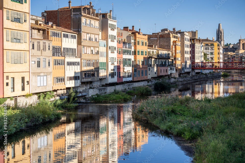 Houses of the Onyar River (Cases de l'Onyar), houses declared Architectural Heritage of Catalonia, Girona, Catalonia, Spain Houses of the Onyar River (Cases de l'Onyar), houses declared Architectural Heritage of Catalonia, Girona, Catalonia, Spain