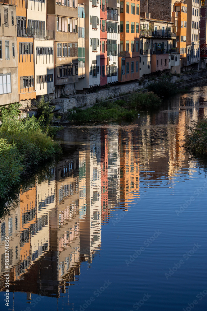Houses of the Onyar River (Cases de l'Onyar), houses declared Architectural Heritage of Catalonia, Girona, Catalonia, Spain Houses of the Onyar River (Cases de l'Onyar), houses declared Architectural Heritage of Catalonia, Girona, Catalonia, Spain