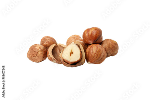 Foto PNG, Hazelnuts with peelings, isolated on white background