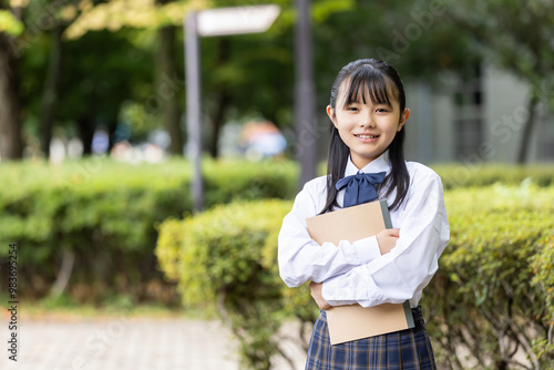 笑顔の女子学生 Smiling female student