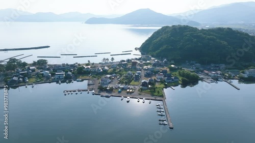 湖と海が見える空撮　田舎の景色　三方五湖の風景　若狭湾　福井県美浜町の久々子湖　ドローン撮影　その1
