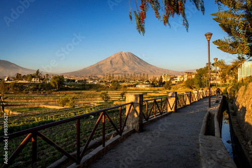 Volcan Misti en campiña de Arequipa