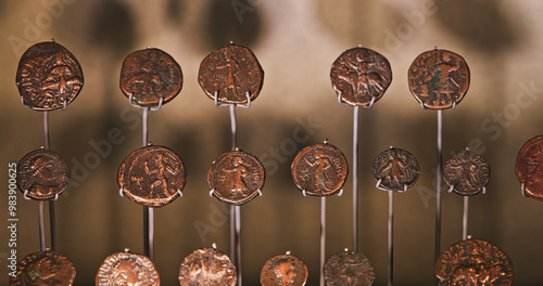 Obraz na płótnie Set Of Ancient Coins of North Indian and Central Asian Kushan Empire -approximately 30 375 CE-, main coins issued were gold. Gold coins of king Havishka and king Vasudeva I w salonie