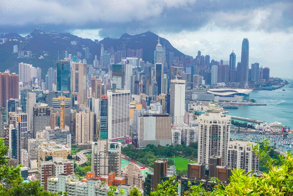 Fototapeta premium The beautiful landscape of Hong Kong metropolis overlook the crowded of apartment and office buildings in the central business district (CBD)