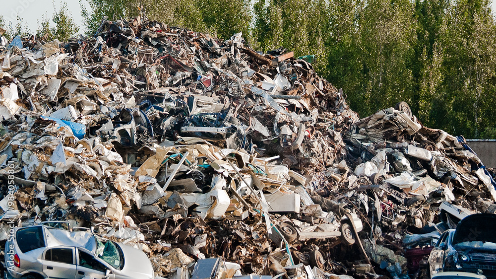 Obraz premium a mountain of metal waste at a metal recycling and collection point