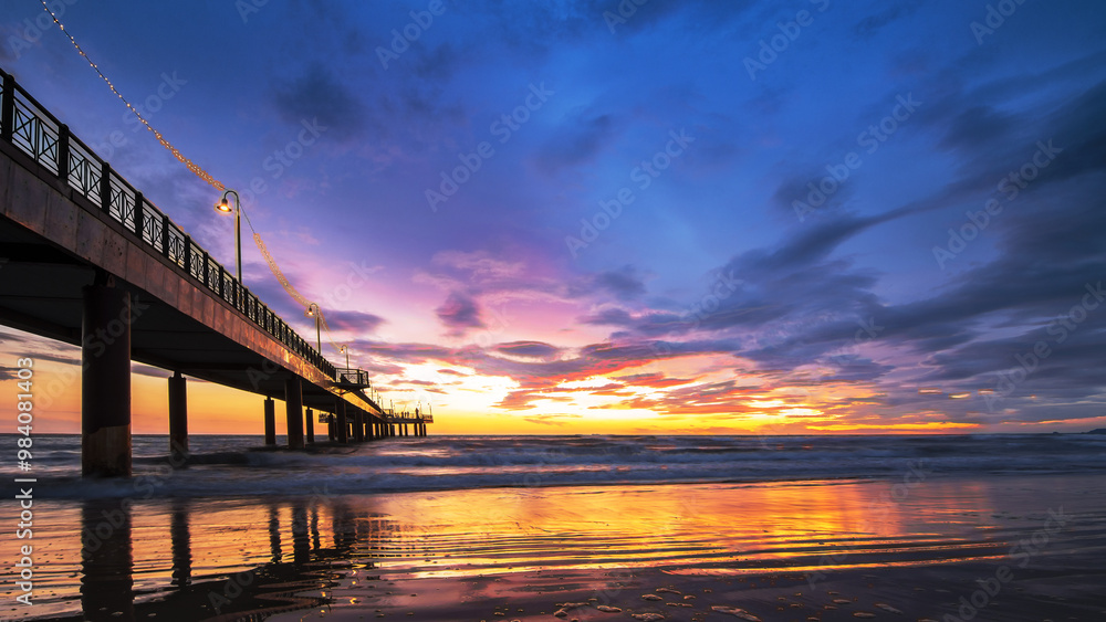 Obraz premium sunset over the bridge