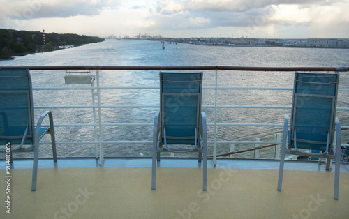 Fotoeindruecke zum Thema Kreuzfahrt auf einem Kreuzfahrtschiff mit lebendigem Bordleben. photo