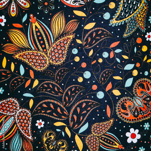 Arrière plan coloré avec motif graphique floral mandala coloriage
