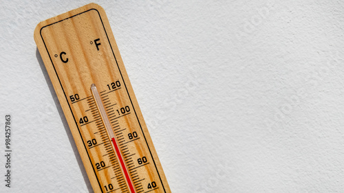 Billede på lærred Wooden thermometer displaying high temperature in Celsius and Fahrenheit, repres