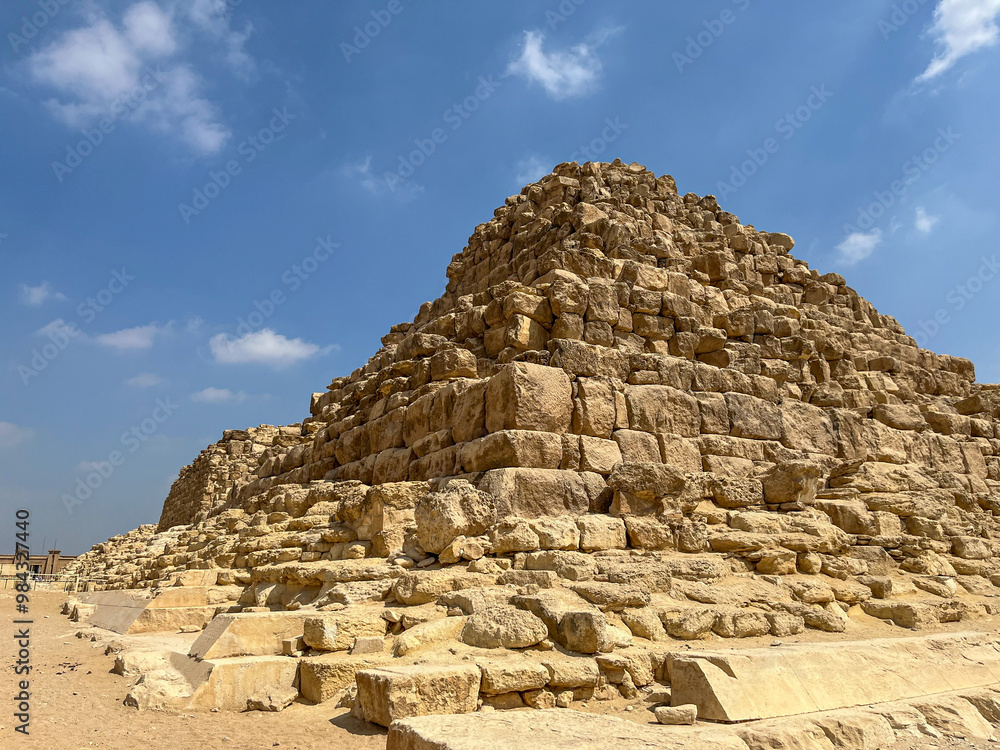 Exploring of Giza, Queen's pyramid Exploring of Giza, Queen's pyramid