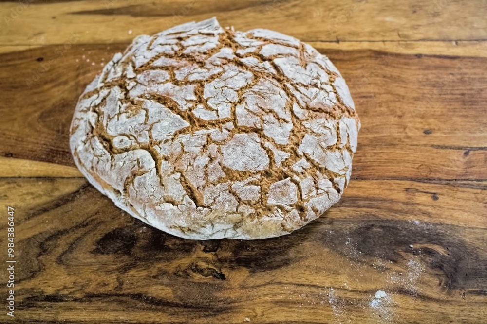 roggenbrot auf einem holztisch