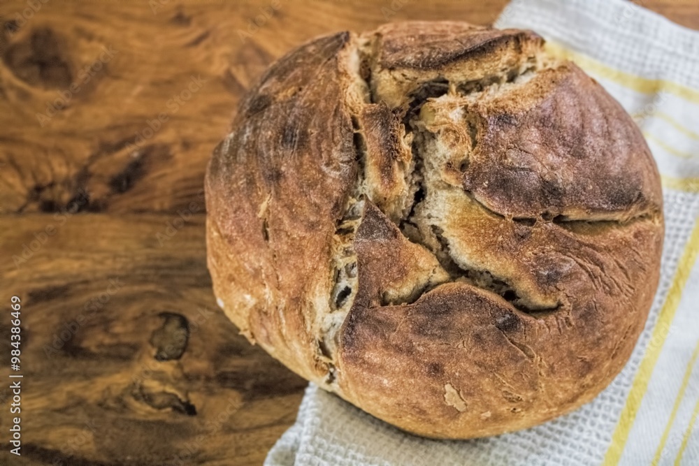 münsterländer stuten brot auf einem holztisch