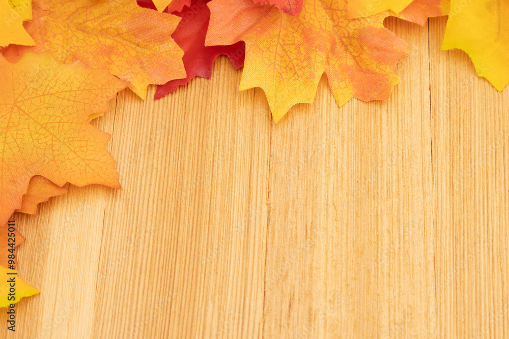 Obraz premium Fall leaves on wood autumn background