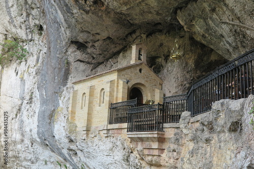 Obraz na płótnie Felsen Heiligtum in Covadonga, Asturien w salonie