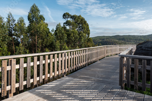 Miradouro do Coto das Forcadas, uma janela para a natureza no parque florestal da Fracha em Espanha