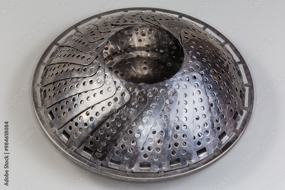 Naklejka premium Steaming insert to the pan for steam cooking different food