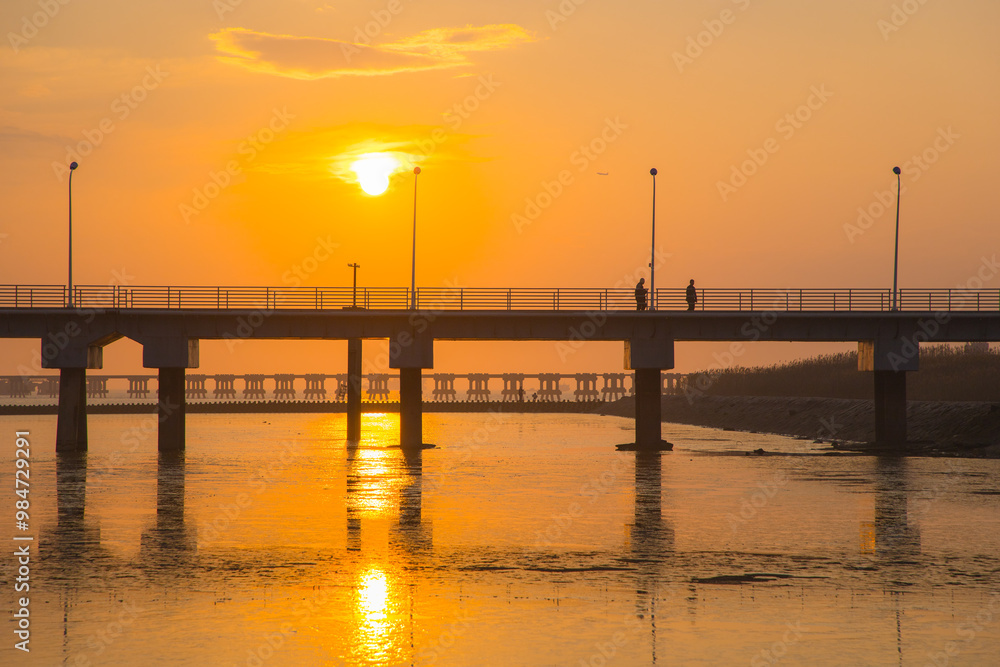 Obraz premium Hengsha Island, Chongming District, Shanghai - Sunset at sea