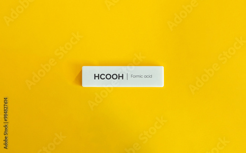 фотографія Formic acid (HCOOH). Molecular or Chemical Formula and Name.