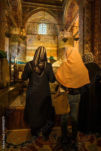 Obraz na płótnie Women in Traditional Hijabs or burka Inside Ornate Historical Mosque Interior w salonie