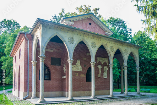 Dom gotycki w Parku Czartoryskich w Puławach.  photo