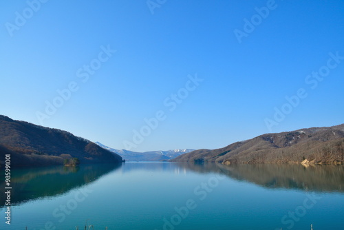 春の檜原湖（福島県）