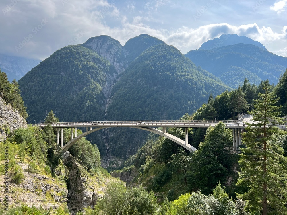 Fototapeta premium Predel Viaduct, Log pod Mangartom (Triglav National Park, Slovenia) - Viadukt v Mlinču čez Mangartski potok ali Viadukt Predel (Triglavski narodni park, Slovenija)