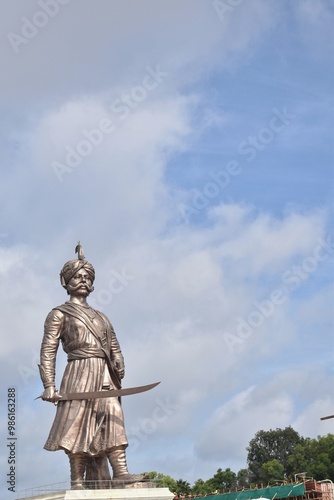 A scenic picture of kempe gowda statue in Bangalore, India