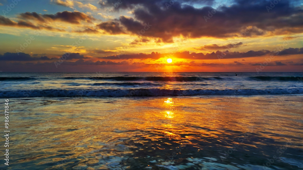 Obraz premium Blurred bokeh of a sunrise over a calm ocean