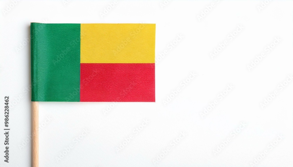 Fototapeta premium 小さな紙のベナン共和国の国旗（small paper Benin flag） 