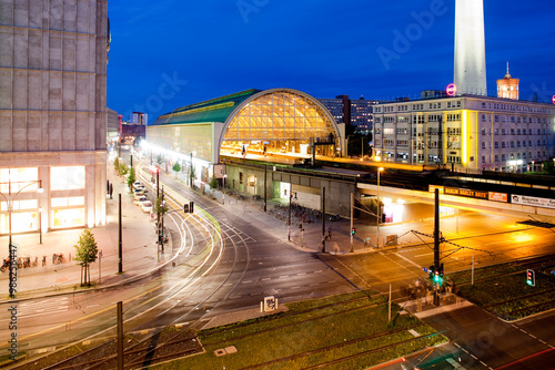 Tableau sur toile Berlin, Germany, July 21 2009, Night View of Alexanderplatz Station From Karl-Li