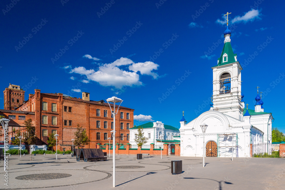 Fototapeta premium Shuya, Russia: View of the square near the Church of Elijah the Prophet
