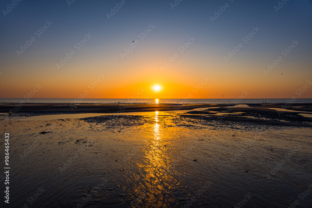 Coucher de soleil sur l'océan à Cayeux-sur-Mer Coucher de soleil sur l'océan à Cayeux-sur-Mer
