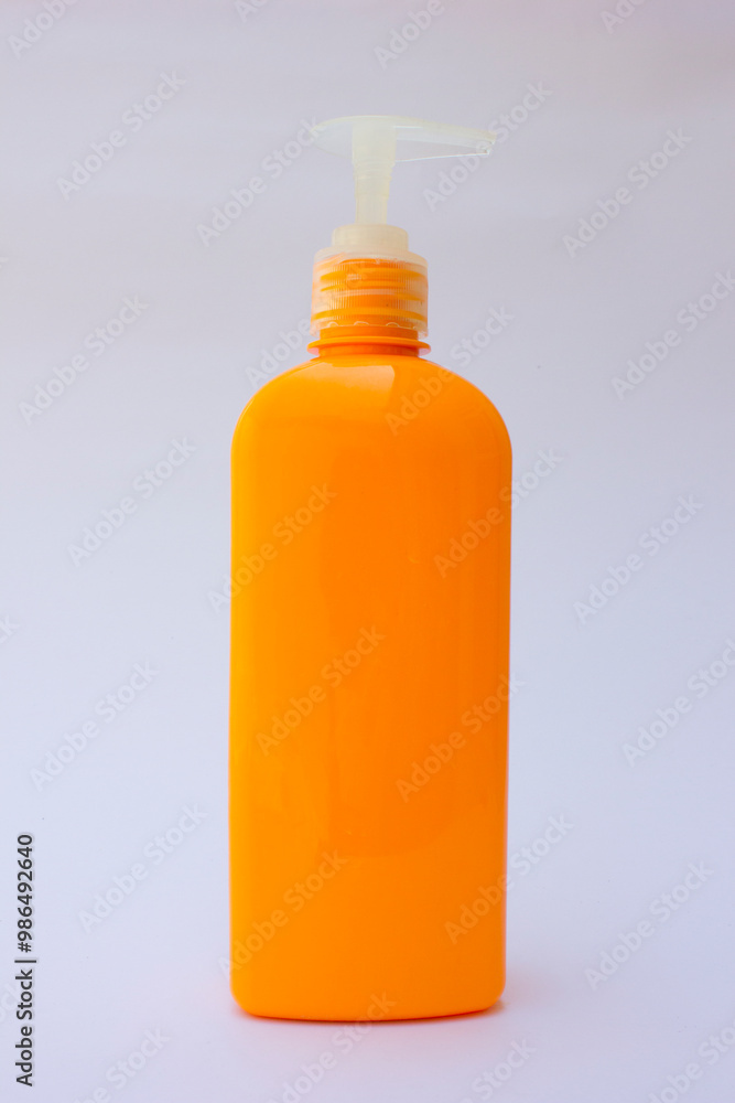 The image features a sleek, orange plastic pump shampoo bottle, designed for ease of use and aesthetic appeal. The vibrant color and modern design make it an attractive addition to any bathroom settin The image features a sleek, orange plastic pump shampoo bottle, designed for ease of use and aesthetic appeal. The vibrant color and modern design make it an attractive addition to any bathroom settin