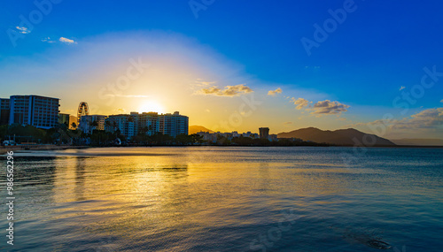 Obraz na płótnie Sunset over Cairns in the Far North Queensland, Australia w salonie