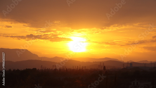 puesta de sol desde la ampolla, delta del Ebro, atardecer, fondo pantalla, fondo escritorio, sol deslumbrante en la puesta de sol después de llover en verano