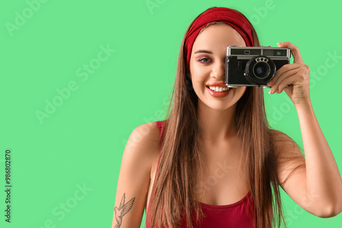 Sporty young woman with pho...